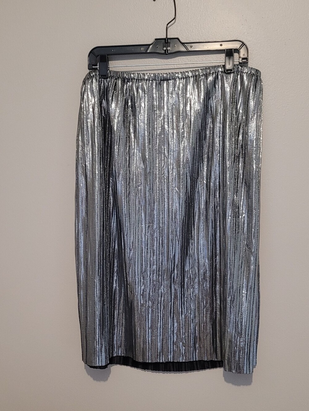 Pleated Metallic Elastic Waist Midi Skirt - Picture 6 of 6